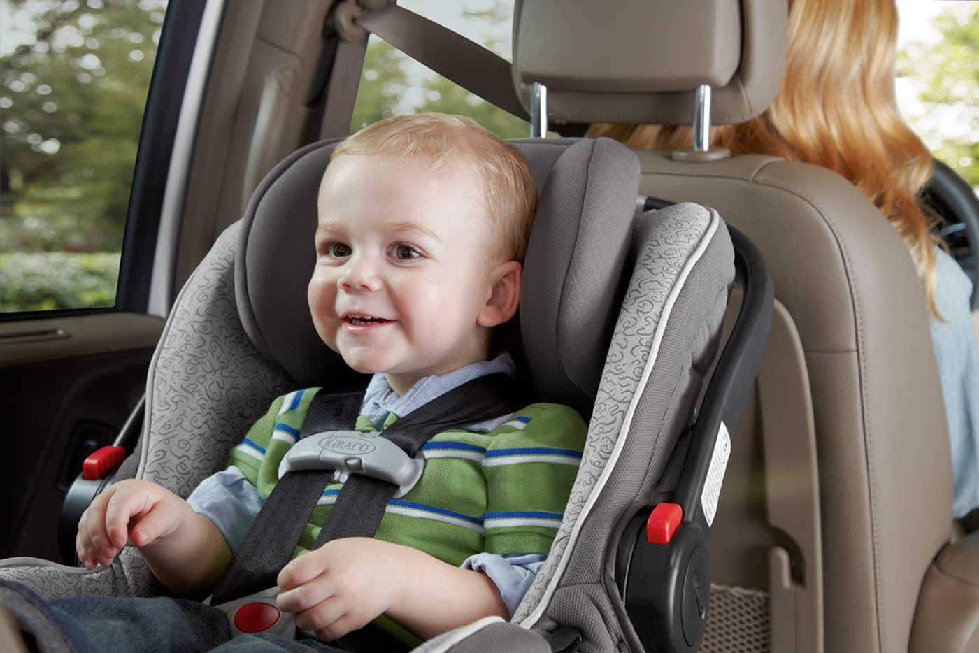 Автокресло должно быть. Детское кресло. Ребенок в автокресле. Детское кресло безопасности. Кресло для детей в машину.